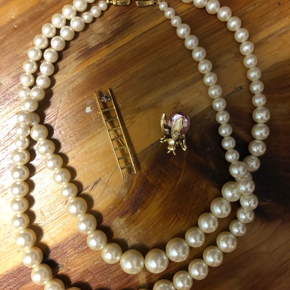 Double strand pearls, ladder pin, bumble bee pin